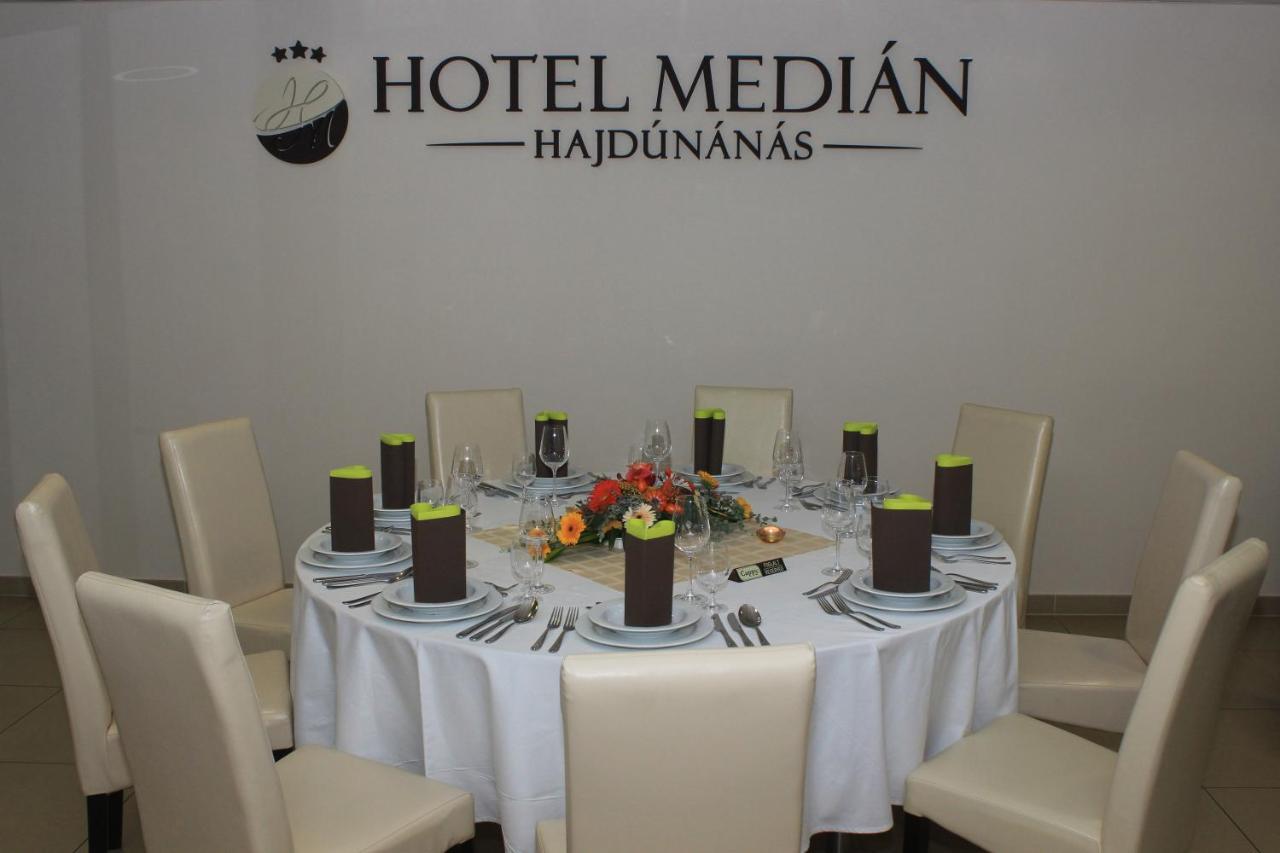 Hotel Median Hajdunanas Ngoại thất bức ảnh